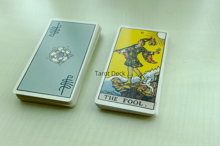 Oracles Vs Tarot