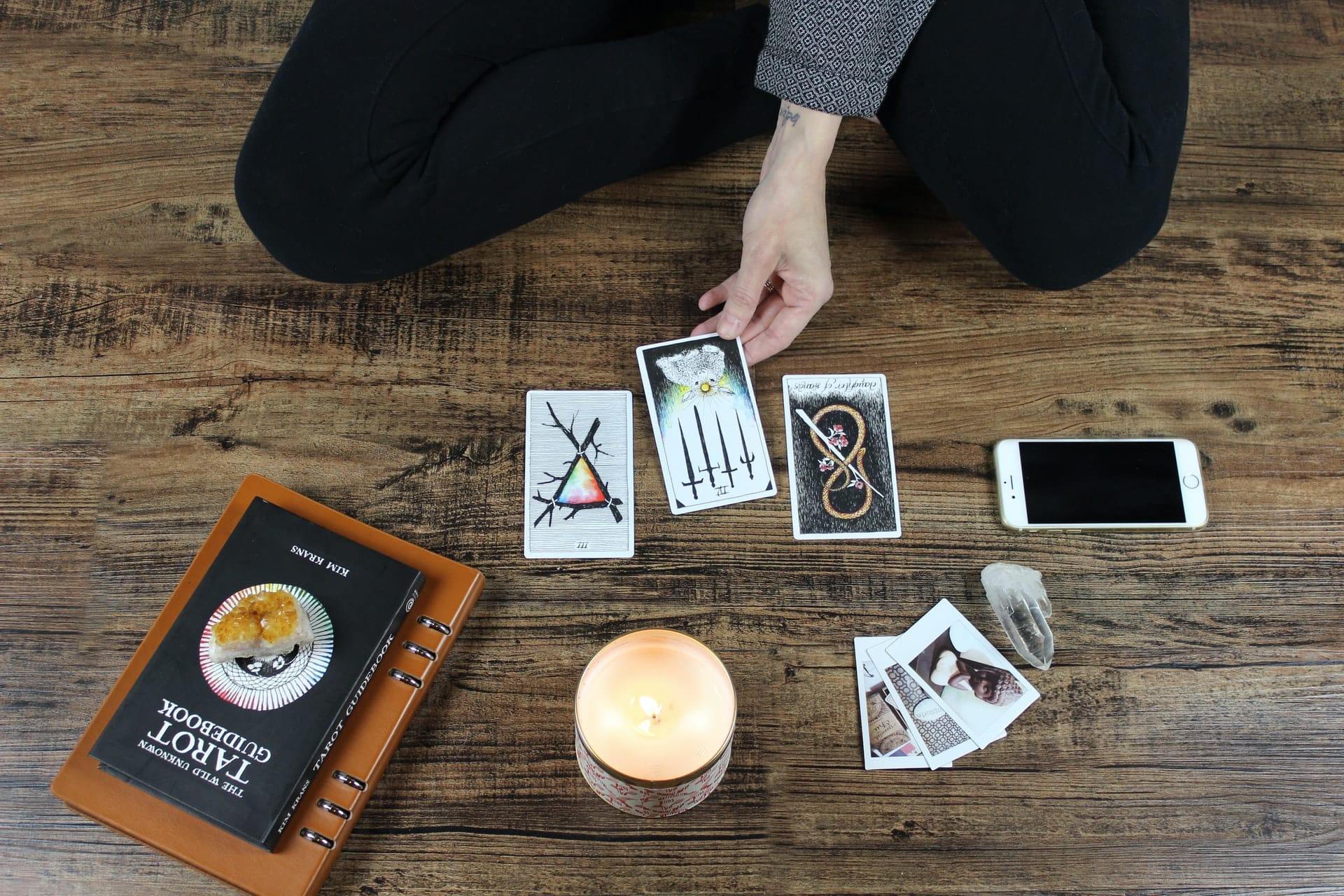 How to Set Up a Tarot Altar